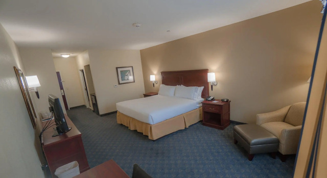 Люкс Holiday Inn Express Hotel & Suites Pampa by IHG