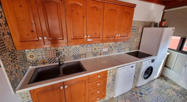 Апартаменты St George's House "Rooftop Terrace, Hot Tub, Love"