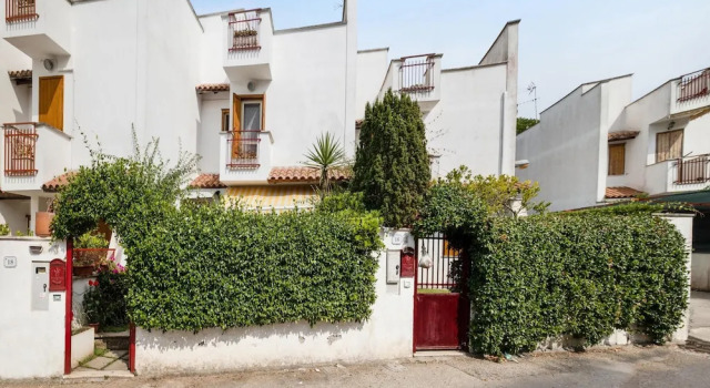 House With 3 Bedrooms in Sabaudia, With Wonderful Lake View and Enclosed Garden Near the Beach, Prenota Hotel Hotel a Lazio con parcheggio, Parcheggio