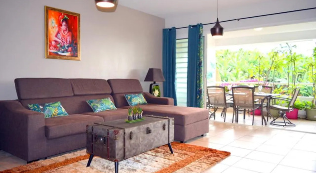 Апартаменты Kai cosy apartment with terrace pool and sea view near Papeete