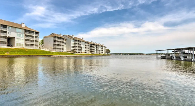 Апартаменты с 2 комнатами с балконом Lake-view Patio, Pool Access! Regatta Bay Condo