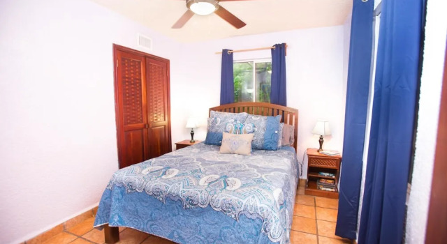Yellow Flower House Upper, Prenota Casa vacanze Ville a Roatan, Villa