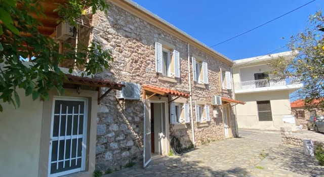 Barbajonn's Stone House, Prenota Hotel Malvasia 