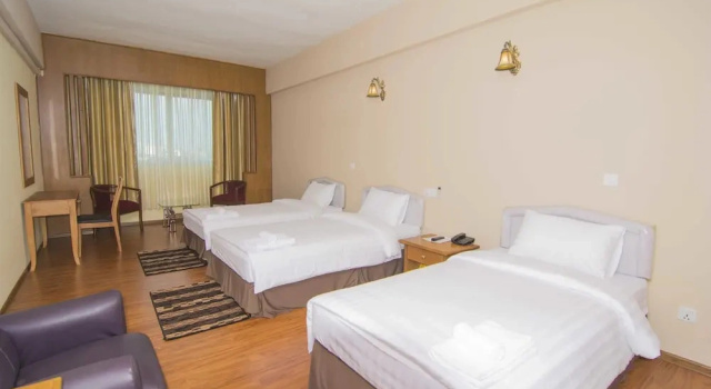 Люкс Royal с красивым видом из окна Asia Plaza Hotel