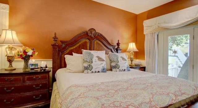 Двухместный номер Luxury с балконом и с видом на сад Azalea Inn and Villas