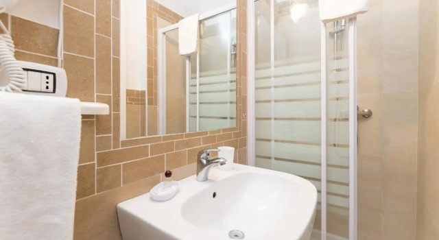 Standard Zimmer Hotel Reverse