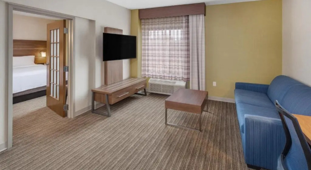 Люкс Holiday Inn Express Hotel & Suites Providence-Woonsocket by IHG