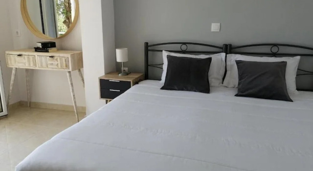 Двухместный номер Deluxe c 1 комнатой с балконом Rozas Home and Studios