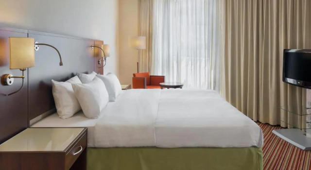 Полулюкс Courtyard by Marriott Basel