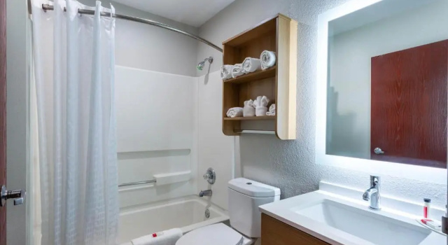 Двухместный номер Microtel Inn & Suites by Wyndham Burlington