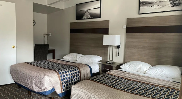 Четырёхместный номер Standard Apex Inn