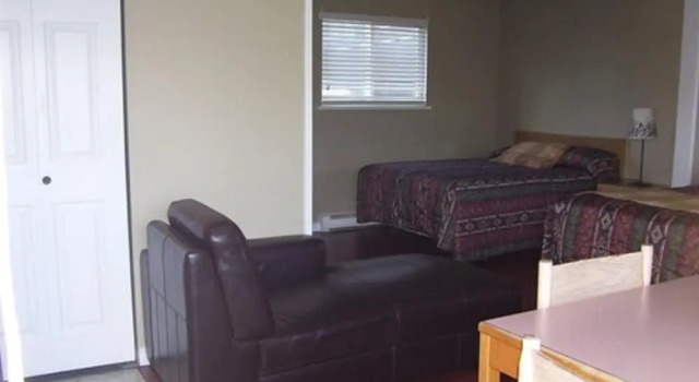 Семейный номер Standard с балконом Beach Grove Motel