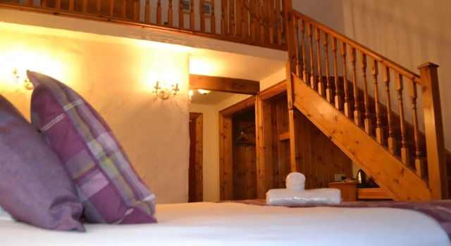 Четырёхместный номер Comfort Walshs Hotel and Apartments