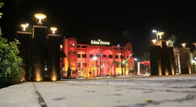 Eden Green, Rezervovat Hotel Hotely v Gannaur s parkováním, Parkování