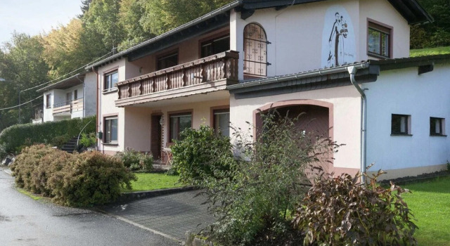 Nice House at 5 km. From Gerolstein, Забронировать Отель Герольштайн Vulkan Eifel, 3* 4*