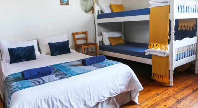 Кровать в общем номере Mr Pells House Self-Catering Accommodation