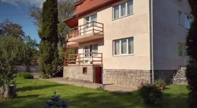 Pensiunea Apolka Panzió, Prenota Hotel Covasna Transilvania