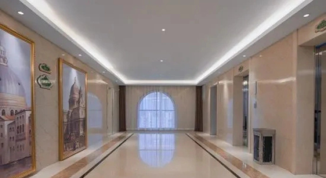 Люкс Deluxe Vienna International Hotel