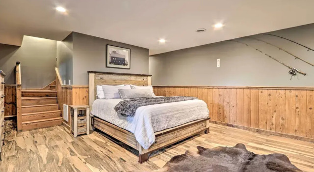 Deck & Hot Tub: Mtn-view Gatlinburg Cabin