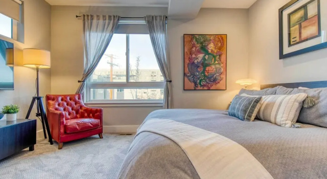 Апартаменты Walk to Empower Field: Townhome w/ Hot Tub!