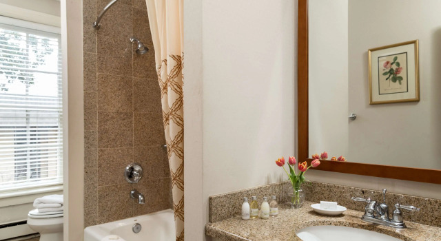 Четырёхместный номер Standard Linden Row Inn