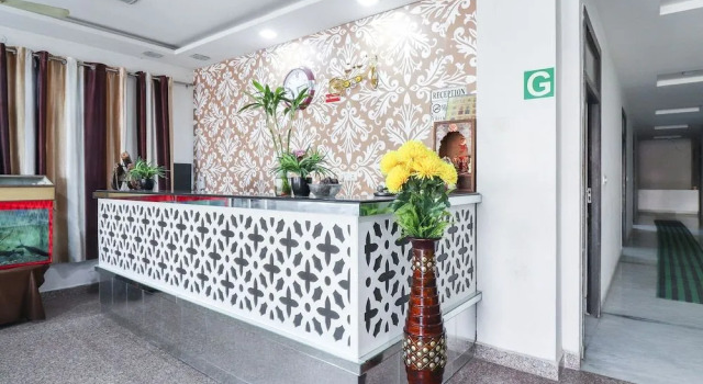 OYO 10876 Hotel Taj signature