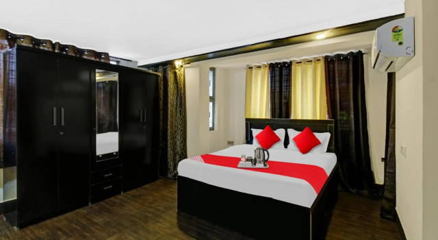 OYO Flagship 70030 Gopika Stay Inn