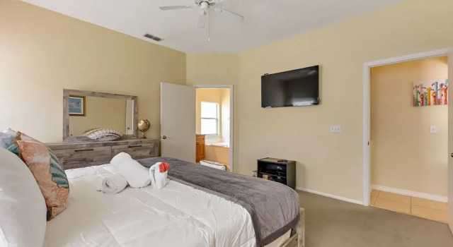 2 Suites, 1 King, 5 Beds: Pool. Games Room #810 5 Bedroom Villa