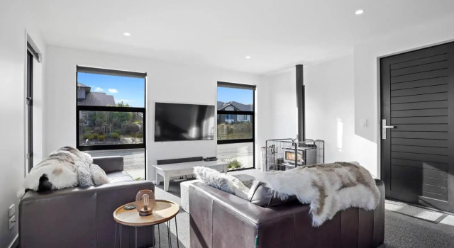 Paradise Point - Wānaka Holiday Home