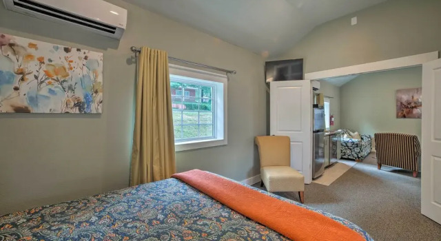 Коттедж Fire Pit Access: Cozy Dtwn Branson Cottage!