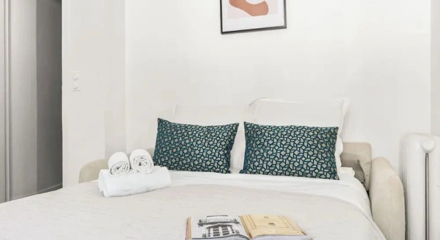 Bright Parisian 1BR by Champs, Забронировать Апартаменты/квартира Париж Иль-де-Франс, рядом с Galeries du Panthéon Bouddhique du Japon et de la Chine
