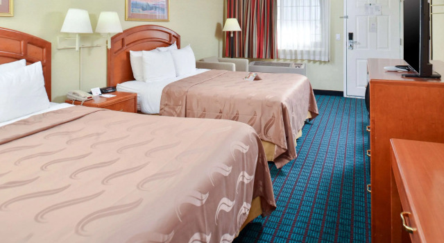 Четырёхместный номер Standard Quality Inn Van Horn