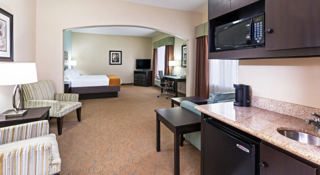 Двухместный люкс Holiday Inn Express Hotel & Suites Victoria by IHG
