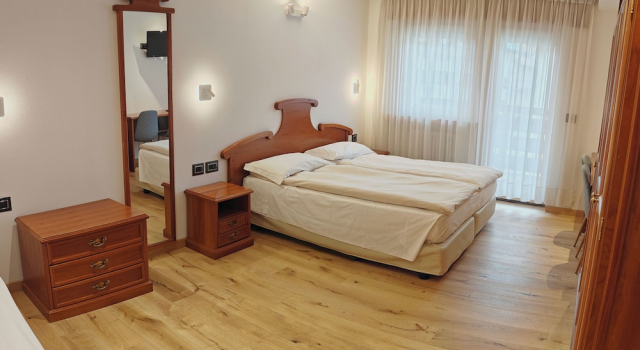 Четырёхместный номер Superior с балконом Hotel Moena