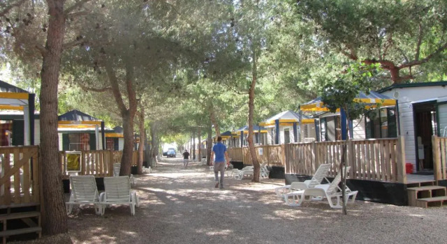Happy Camp mobile homes in Camping Village La Masseria, Varaa Leirintäalue Telttailu ja glamping kohteessa Gallipoli, Leirintäalue
