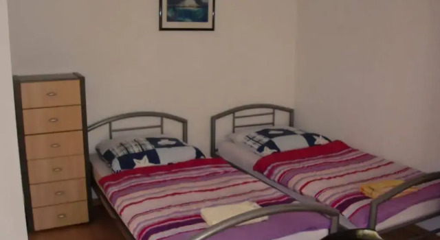 Ferienwohnung im Zentrum Lierenfeld, Забронировать Апартаменты/квартира Лиренфельд Дюссельдорф, рядом с Центр классических автомобилей
