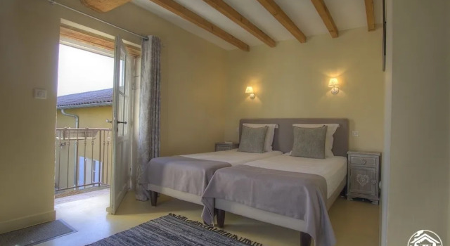 Четырёхместный семейный номер Standard с балконом B&B La Cerisaie