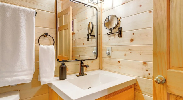 Коттедж Cozy Sevierville Cabin w/ Hot Tub, Mountain Views!