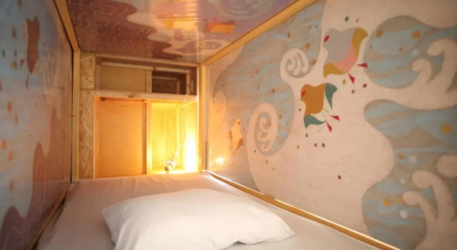 Кровать в общем номере Base Inn Komagome Tokyo