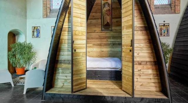 Sleeping in a Church - Bed & Bar Tolomeus, Prenota Hotel Diksmuide 