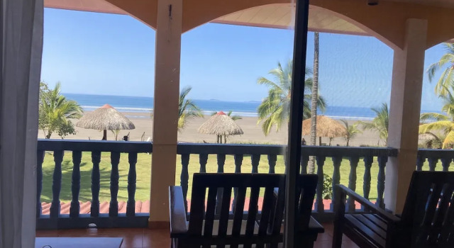 Люкс Las Lajas Beach Resort
