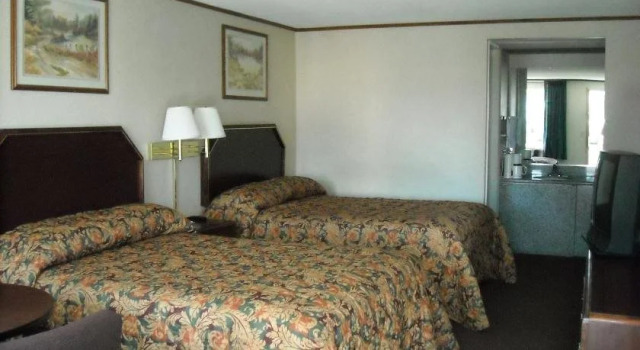 Red Carpet Inn Greensboro, Забронировать Отель Гринсборо Северная Каролина, рядом с Торговый центр Four Seasons