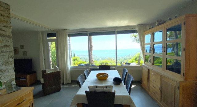 Comfy villa in Bormes-les-Mimosas with swimming pool