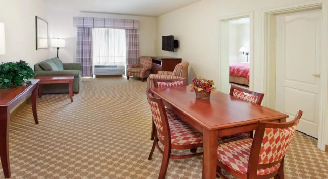 Двухместный люкс Country Inn & Suites by Radisson, Tifton, GA