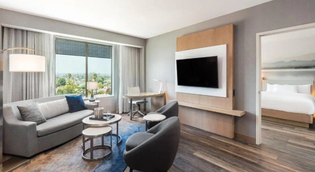 Четырёхместный люкс с 2 комнатами Courtyard by Marriott Los Angeles Monterey Park