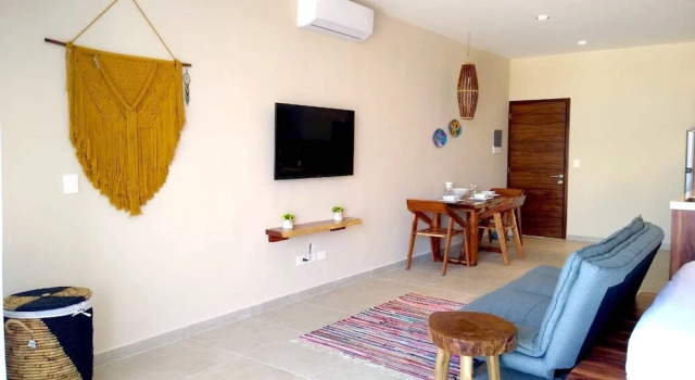 Brand New Studio w/Amazing Pool and Garden