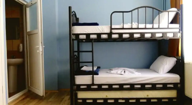 Кровать в общем номере (женский номер) Avrasya Hostel