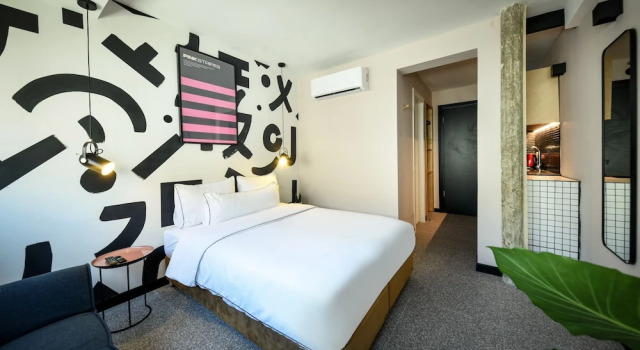 Standard Dreier Zimmer Pixel - by Loginn Tel-Avivian hotels