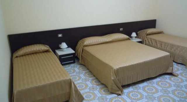 Четырёхместный номер Standard Hotel Happy