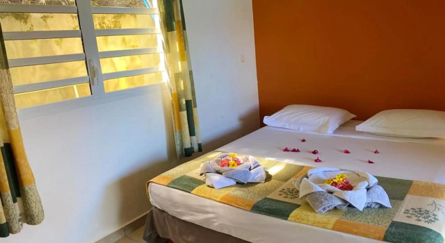 Bungalow idyllique à Vieux-Habitants avec vue sur la mer, Prenota Hotel Hotel a Basse-Terre con piscina, Piscina